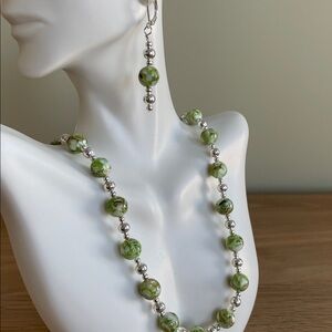 HAND CRAFTED INLAID SHELL & SILVER BEAD NECKLACE & EARRING SET Green Cream